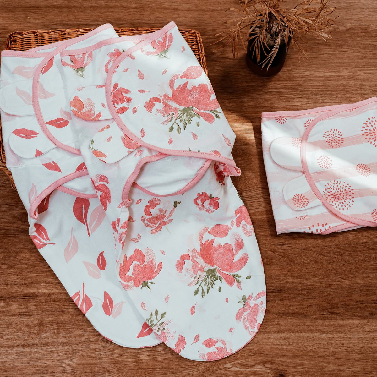 Gllquen Baby Swaddle Blankets for Baby Boy Girl, 0-3 Months Infant Swaddling Sleep Sack, 3 Pack Wrap Set, Newborn Adjustable Swaddle, Pink Flower